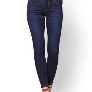 EUC NY&Co Soho Seamless Ankle Jeans - size 6